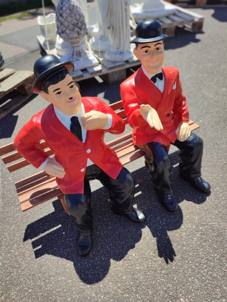 Dick und doof Deko Figuren: Stan und Olli Figuren für den Garten rot