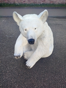 Eisbär Dekofigur sitzendes Junges, 59 cm hoch 1