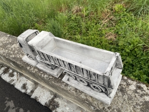 Beton Kippmuldenauflieger des Mercedes Actros von oben