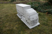 Lastwagen Modell aus Beton, Sattelschlepper 