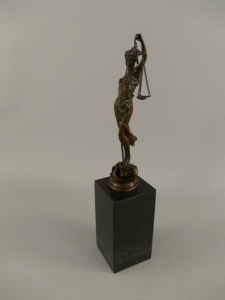 Statuette aus Bronze von Justitia, 32 cm hoch 2