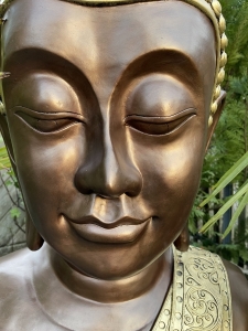 Buddha Gesicht mit geschlossenen Augen im Detail