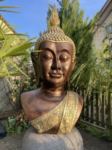 Buddha Kopf halb gold-braun in der Frontansicht