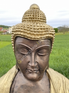 Buddha Figur lebensgross im Garten