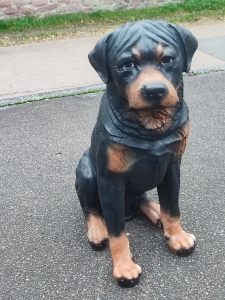 Deko Hundefigur lebensgross: Rottweiler, sitzend