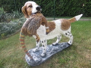 Hundefigur Jagdhund mit Fasan, 124 cm lang, ideal für passionierte Jäger als Gartendeko 2