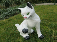 Deko Katze im Garten, die Ihre Pfote 3