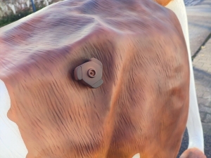 Deko Kuh lebensgross mit Melksystem, Detail Tankverschluss