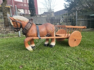 Pferd Gartenfigur von der Seite