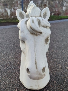 Betonfigur Pferdekopf als Gartendeko, 35 cm hoch 2