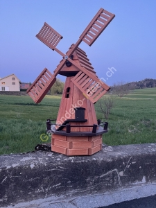 Windmühle aus Holz für den Garten