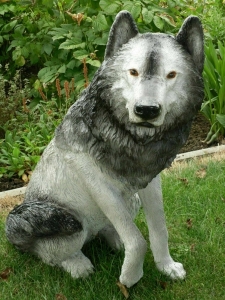  Sitzende Wolf Figur gross, grau, 67 cm hoch