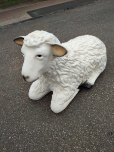 Krippenfigur Deko Figur Schaf liegend, 71 cm lang