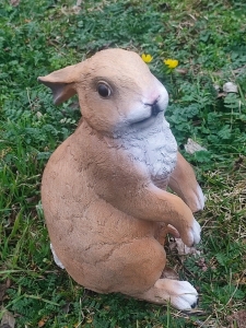 Sitzender Dekohase mit erhobenen Vorderpfoten, 35 cm hoch 5