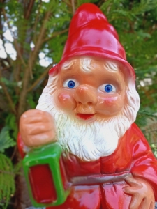 Gartenzwerg mit Laterne, 36 cm hoch 4