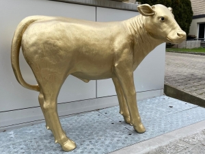 Deko Kalb: Goldenes Kalb lebensgross, 121 cm lang