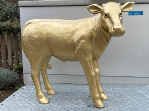 Deko Kalb: Goldenes Kalb lebensgross, stehend 1