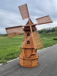 Grosse Deko Windmühle Holz  im Garten