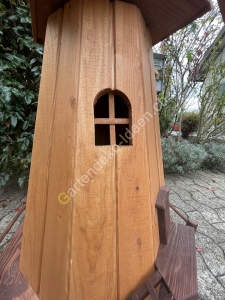 Gartenwindmühle aus Holz, Frontansicht