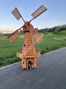 Die Holz LED Solar Windmühle 277 cm gross
