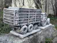 Traktormodell mit Anhänger Beton
