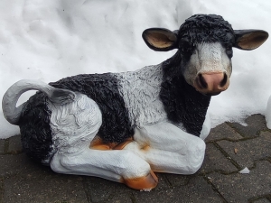 Kalbfigur für Gartendeko, liegend, 70 cm lang
