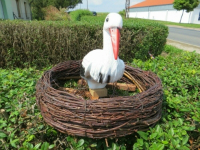 Deko Storch im Nest mit 1 sitzenden Storch