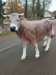 Kuh lebensgross, Gartendekofigur Braunvieh 1