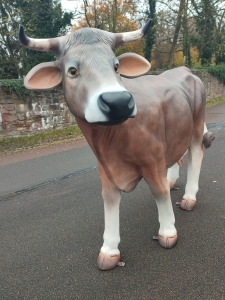 Kuh lebensgross, Gartendekofigur Braunvieh 3