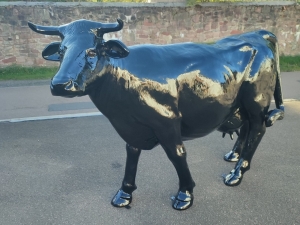 Deko Kuhfigur lebensgross Sonderanfertigung in schwarz mit Autolack 2