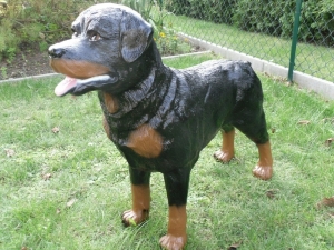 Hundefigur Rottweiler, stehend, 70 cm hoch, als Deko für Wohnung oder Garten