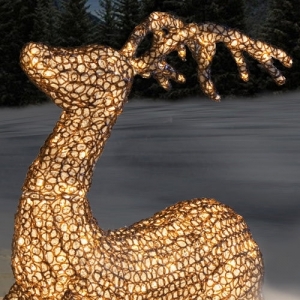 Sitzendes Rentier, beleuchtet mit 400 LED's, 80 cm hoch 2