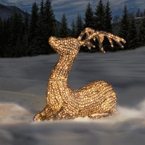 Sitzendes Rentier, beleuchtet mit 400 LED's, 80 cm hoch 1