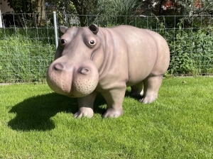Nilpferd Dekofigur schraeg von vorne