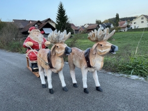 Rentiergespann mit Weihnachtsmann Schlitten 160 cm in Gesamtansicht.