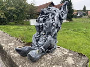 Sitzender grauer Gargoyle 50 cm im Seitenprofil