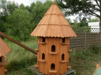 Grosses Taubenhaus, 250 cm hoch, mit 20 Einflügen für 20 Tauben-Paare, einfarbig ohne Türen