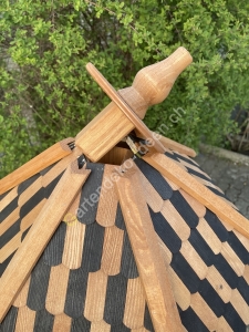 Vogelfutterstation aus Holz mit Ständer Futtersilo
