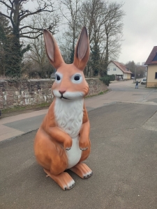 Riesige XXL Hase Dekofigur für den Garten, 2,2 Meter hoch 1