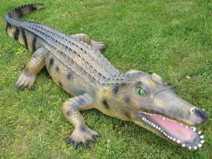 XXL Deko Krokodil für Garten und Teich, 2 Meter lang 3